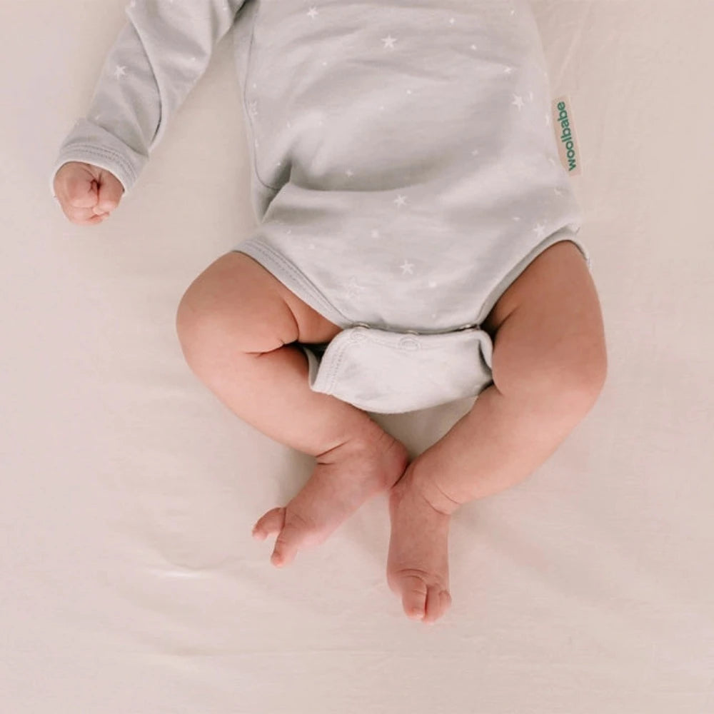 Woolbabe Merino/Organic Cotton Long Sleeve Bodysuit - Pebble Stars Size 0-2yrs