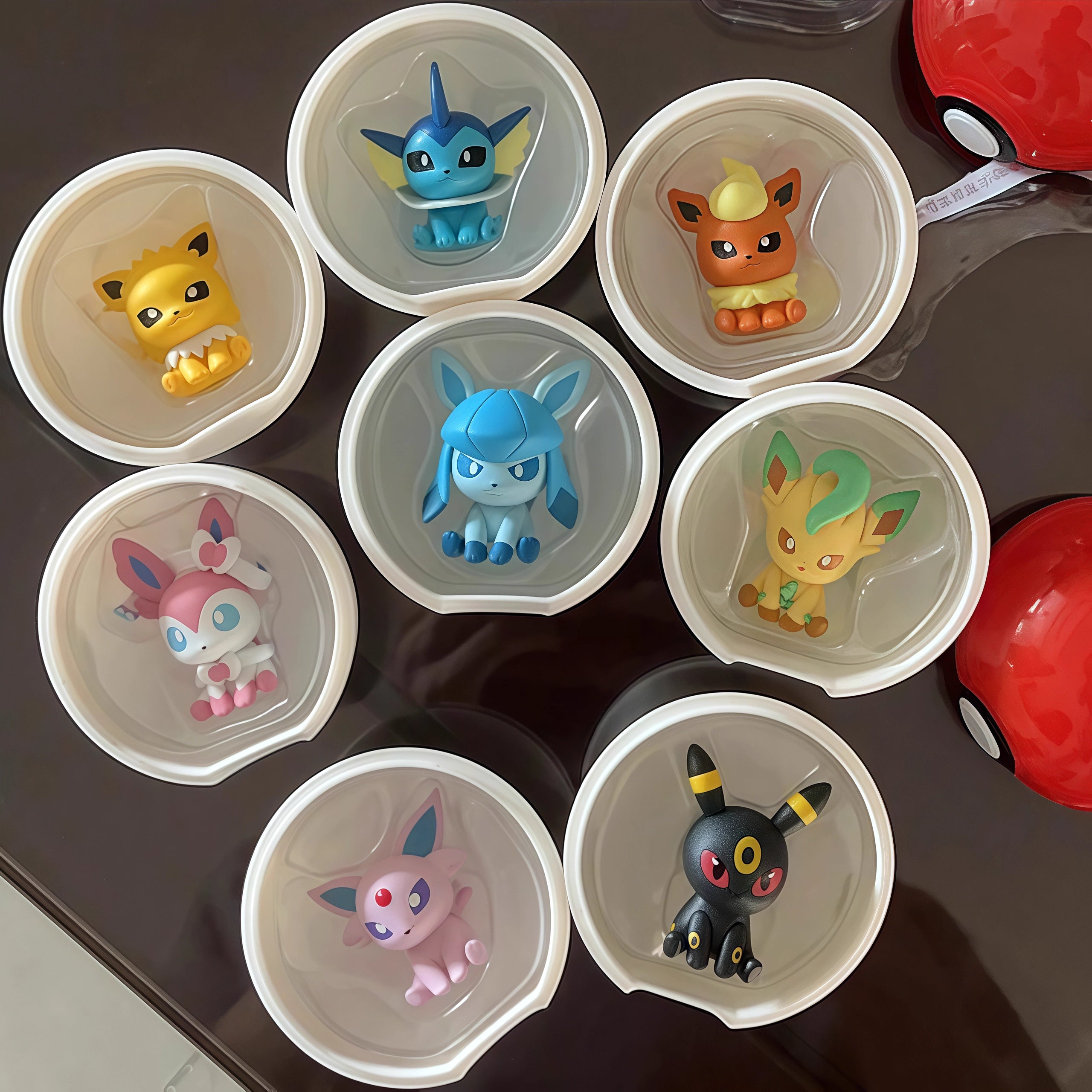 Pokemon Eevee pokeball